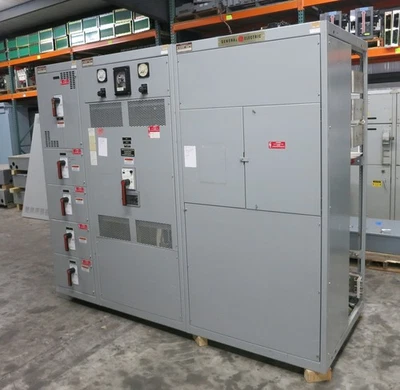 Panel de interruptor de placa de interruptor principal GE AV-Line 4000A 480V 3PH 4W TC4040SS TP2020SS Foto 1 de 4