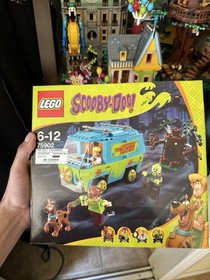 LEGO The Mystery Machine 75902 Scooby-Doo Set w/ Minifigures 301 pcs Ages 6-12