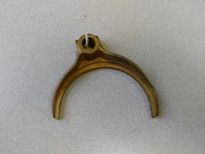 VERY NICE USED ORIGINAL PORSCHE 911 915 1ST TO 2ND SPEED BRASS SHIFT FORK - Picture 1 of 5