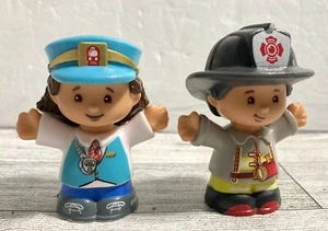 Fisher Price Little People Helping Others Feuerwehrmann Figur Junge Krankenschwester Mädchen - Bild 1 von 8