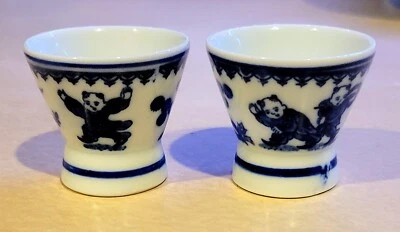 2 Japanese Sometsuke Blue & White Sake Cups Karako Motif Vintage 1950's Foto 1 de 4