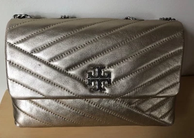 全新带标签 Tory Burch Kira Chevron 金属色小号敞篷单肩包 — 第 1/4 张图片