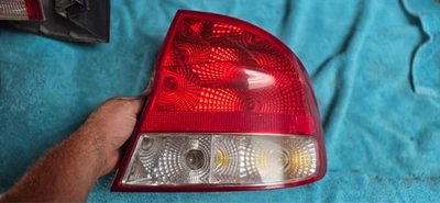 2004 - 2008 Chevrolet Aveo passageiro lanterna traseira lateral direita fabricante de equipamento original SedanI - Imagem 1 de 2