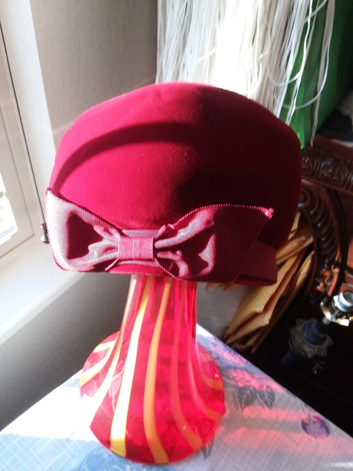 Sombrero vintage de terciopelo rojo con lazo para mujer, bien hecho Unión. Foto 1 de 4