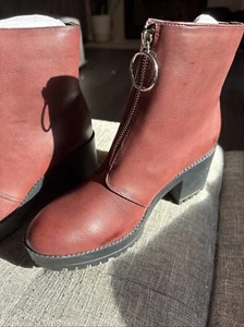 Women’s boots size 9 Red Chunky Heel Front Zipper - Picture 1 of 7