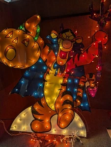 VTG Disney Tigger 48" Ft Halloween Lighted Yard Decor - NEEDS REPAIR - Picture 1 of 5
