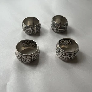 Set 4 anelli tovagliolo Patrick Yellowhorse argento sterling con disegni Navajo - Foto 1 di 11