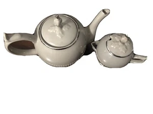 BOMBAY TEA POT WITH CREAMER AND SUGAR - Picture 1 of 4