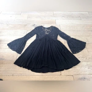 Romeo + Juliet Black Lace Bell Sleeve Dress Women's Sz M Witchy Whimsigoth - Picture 1 of 11