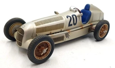 CMC 1/18 Scale M-147 Mercedes Benz W25 Dirty Hero 1934 #20 Eifelrennen - Image 1 of 4