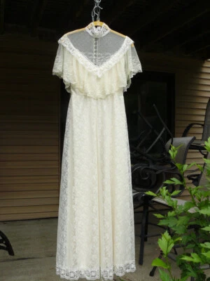 VINTAGE GUNNE SAK STYLE IVORY LACE WEDDING GOWN SIZE 7/8 - Image 1 of 4