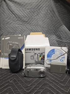 Samsung Digimax V700 7.1MP Compact Digital Camera Silver Open Box Tested - Picture 1 of 9