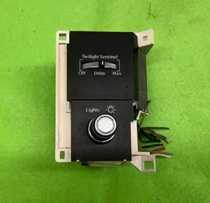 85 86 87 88 89 90 91 92 93 CADILLAC DEVILLE Headlight Switch With Sentinel - Picture 1 of 6