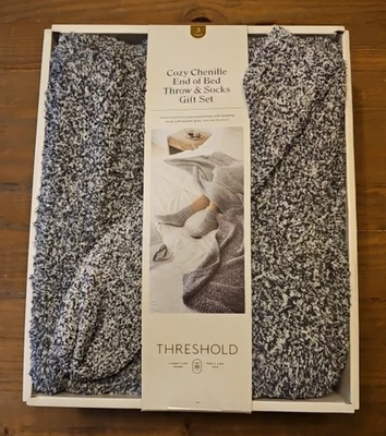 Threshold 舒适礼品盒套装雪尼尔床头扔和匹配袜子,目标 — 第 1/2 张图片