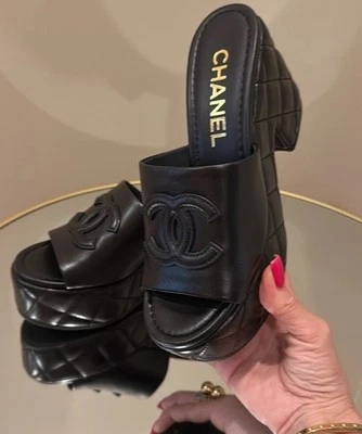 CHANEL Dad 25A Acolchado Cuero CC Enclavamiento Logo Plataforma Mules Talla 37 Foto 1 de 4
