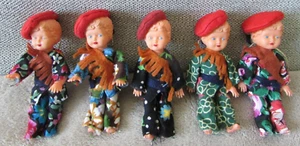 Lot de 5 poupées miniatures à Béret rouge et tenues colorées Hauteur 9 cm - Imagen 1 de 12