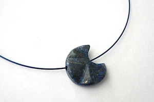 Ciondolo in lapislazzuli e girocollo 45 cm acciaio blu con fibbia magnetica - Foto 1 di 4