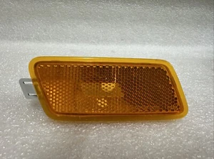 2013 2014 AUDI S7 - Front Right SIDE Marker Light / Reflector 4G8945072 - Picture 1 of 6