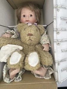 ASHTON DRAKE PORZELLAN PUPPE " FELICIA NEEDS A FRIEND " Vintage mit COA - Bild 1 von 11