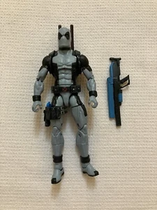 Marvel Legends Sasquatch BAF Series X-Force Deadpool (Grey Suit) Action Figure - Picture 1 of 2