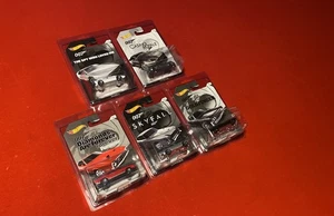 HOT WHEELS JAMES BOND 007 SERIES SET OF 5 CARS BRAND NEW & SEALED & PROTECTORS - Picture 1 of 6