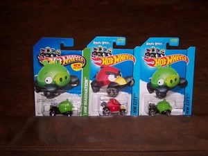 HOT WHEELS - 3 CAR LOT - ANGRY BIRDS - RED AND (2) VARIATIONS OF PIG - NEW  - Picture 1 of 7