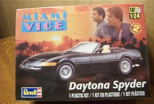 REVELL MIAMI VICE DAYTONA SPYDER KIT MODELO ESCALA 1/24 #85-4917 - Imagen 1 de 2