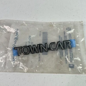 1990’s New Lincoln Town Car Emblem OEM Part Number FOVY-16098-A - Bild 1 von 4