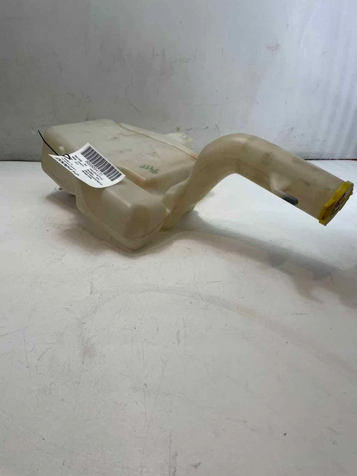 3.6l Washer Bottle Reservoir W Motor OE 05113650ad Fits DODGE CARAVAN 2011-2020 - Image 1 of 4