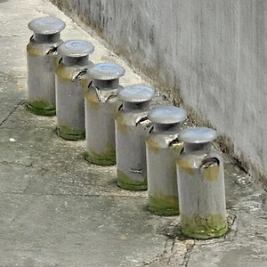 TD92 Milk Churns 3d printed O scale model railway scenics - Picture 1 of 5