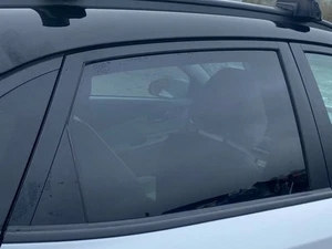 HYUNDAI KONA DOOR GLASS WINDOW REAR RIGHT 2018-2020 - Picture 1 of 8