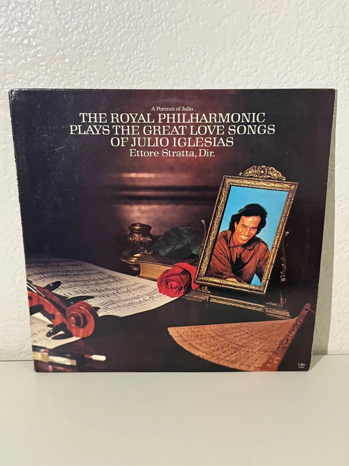 THE ROYAL PHILHARMONIC PLAYS GREAT LOVE SONGS OF JULIO IGLESIAS Vinyl LP Foto 1 de 2