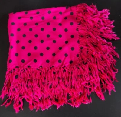 Bufanda cuadrada de lunares con flecos rosa/negro Fit To Be Tied Rayón Foto 1 de 3