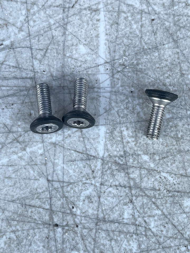 Toyota Sienna 2016 cerradura puerta corredera trasera pestillo tornillos de montaje lado izquierdo OEM Foto 1 de 1