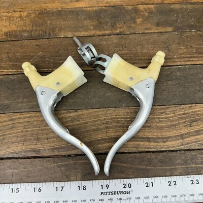 Palancas de freno vintage Mafac barra de caída no aerodinámica cuerpos de plástico blanco años 70 60 Francia Foto 1 de 4