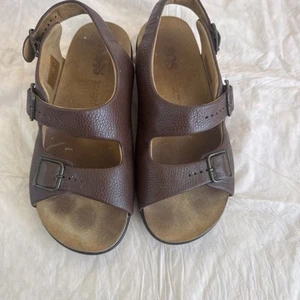 SAS Relaxed Amber Brown Heel Strap Flat Comfort Sandals 9.5 W Leather - Picture 1 of 6