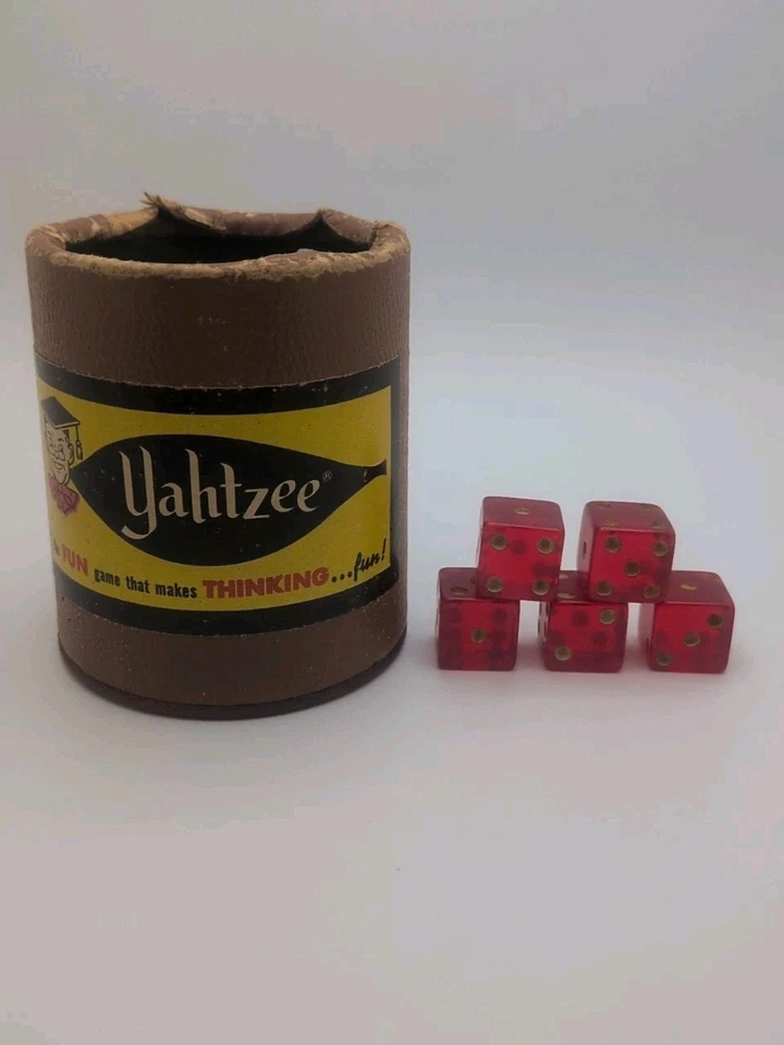 Taza Yahtzee Vintage con 5 dados rojos de repuesto Foto 1 de 1