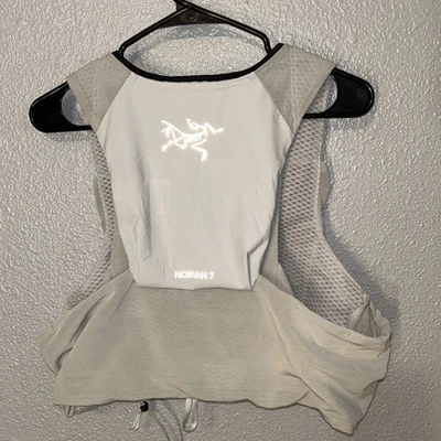 Arcteryx Norvan 7 Hydration Running Vest - Men’s Large- Gray - Image 1 of 4