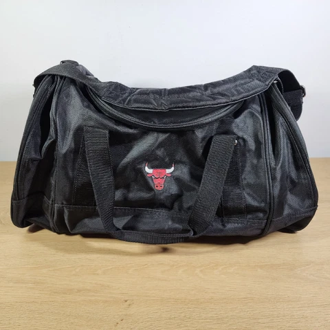 Chicago Bulls Logo Duffle Bag Basketball Sports Gym Luggage Cover