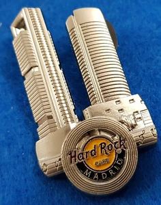 MADRID CUATRO TORRES SKYLINE 3D TORRES RASCACIELOS PLATA #2 Hard Rock Café PIN - Imagen 1 de 1