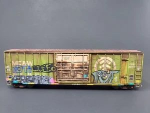 Weathered Athearn HO FMC 50' Plug Door Box Car MD&W W/ Graffiti Tags - Picture 1 of 12