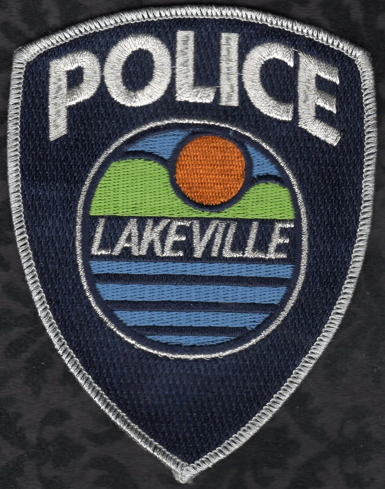 Patch policial Lakeville Minnesota estilo antigo desatualizado costurar em fios metálicos - Imagem 1 de 2