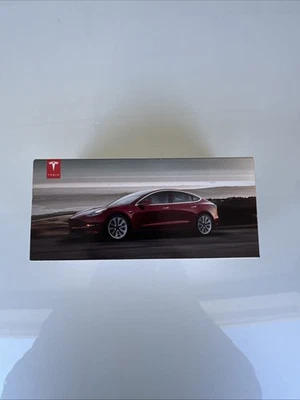 ¡NUEVO! Genuino Tesla Modelo 3 Diecast 1/43 Regalo Raro Multicapa Rojo Coleccionable OEM Foto 1 de 2