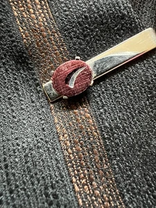 Vintage SWANK Tie Clip Shiny Silver Tone with Burgundy Insert - Picture 1 of 5