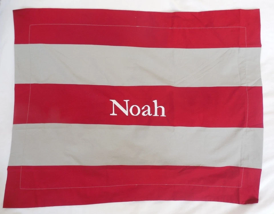 Almohada Pottery Barn Kids Rugby Gris Rojo Falsa "Noé" Nueva Sin Etiquetas Foto 1 de 1