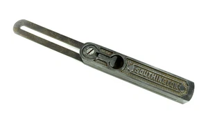 Vintage Southington Hold-Fast 8" quadrato conico in ferro, brevetto 1914 - Foto 1 di 5