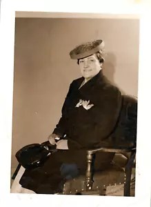 Vintage Photo 1940s, Older Woman Dressed Up Posed Portait, 7x5 Sepia - Picture 1 of 2