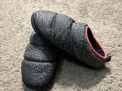 Zapatillas para mujer Sorel Go Bodega Run con estampado animal talla 8 Foto 1 de 4