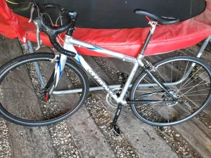 (Giant) Super Lightweight aluminium alloy road racer push-bike - Picture 1 of 9