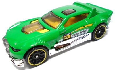 2017 HOT WHEELS RALLY CAT #3 GREEN 1:64 DIECAST 2 7/8" RACE CAR WITH YELLOW - Image 1 of 4